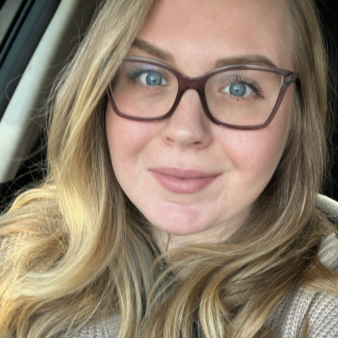 Алёна Веселова