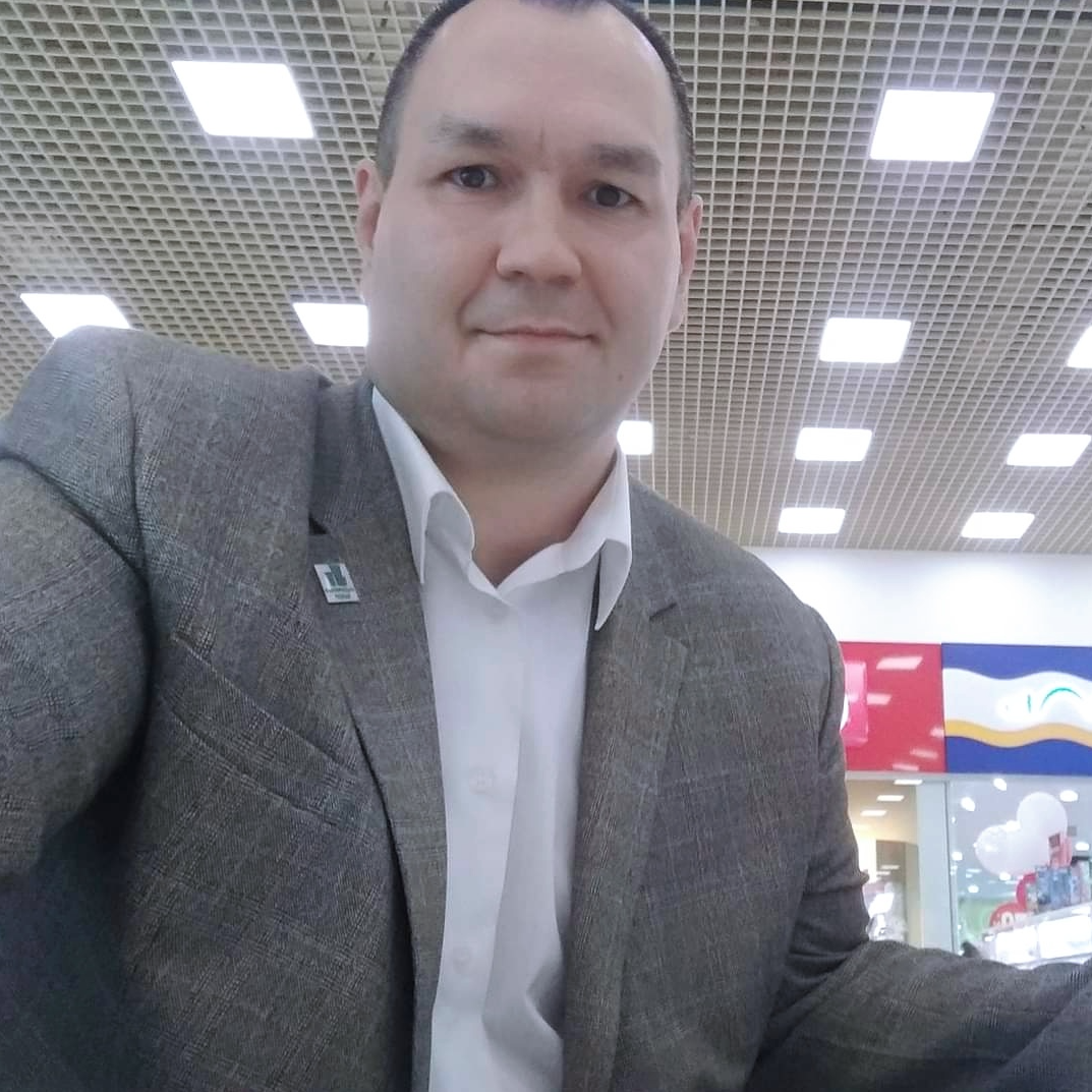 Игорь Макаров
