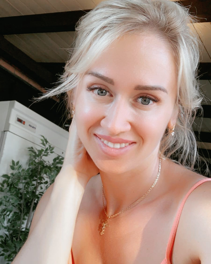 Яна Голикова