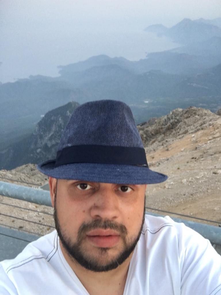 Максим Крючков