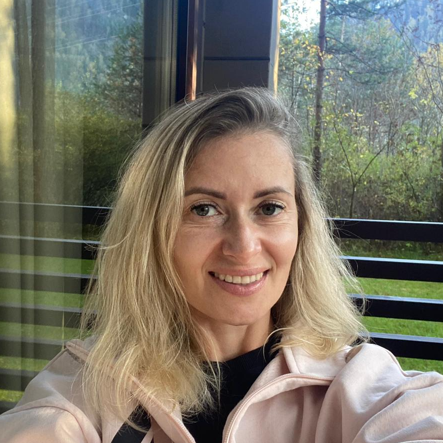 Анна Мирошниченко