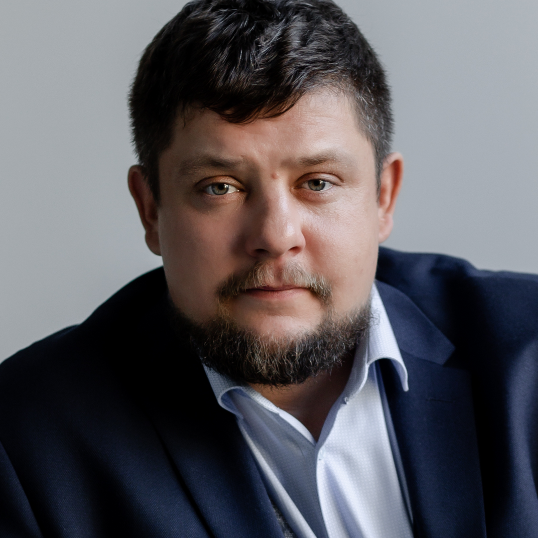 Роман Наумов