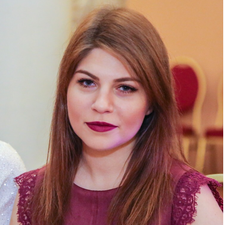 Яна Суворова