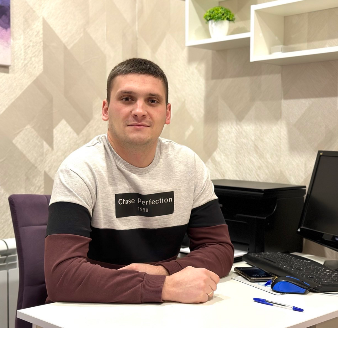 Денис Зотов