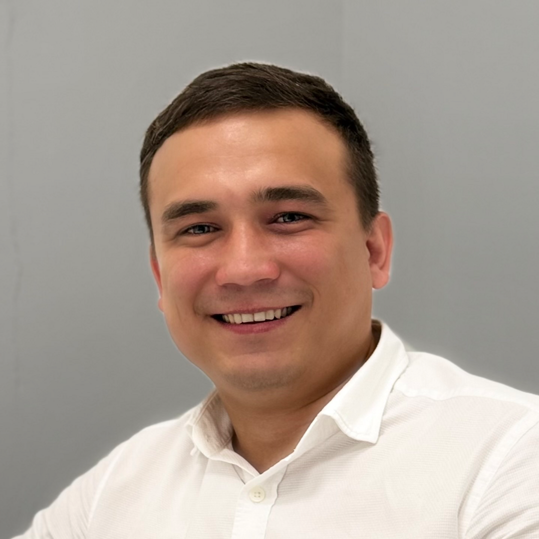 Динар Валиев