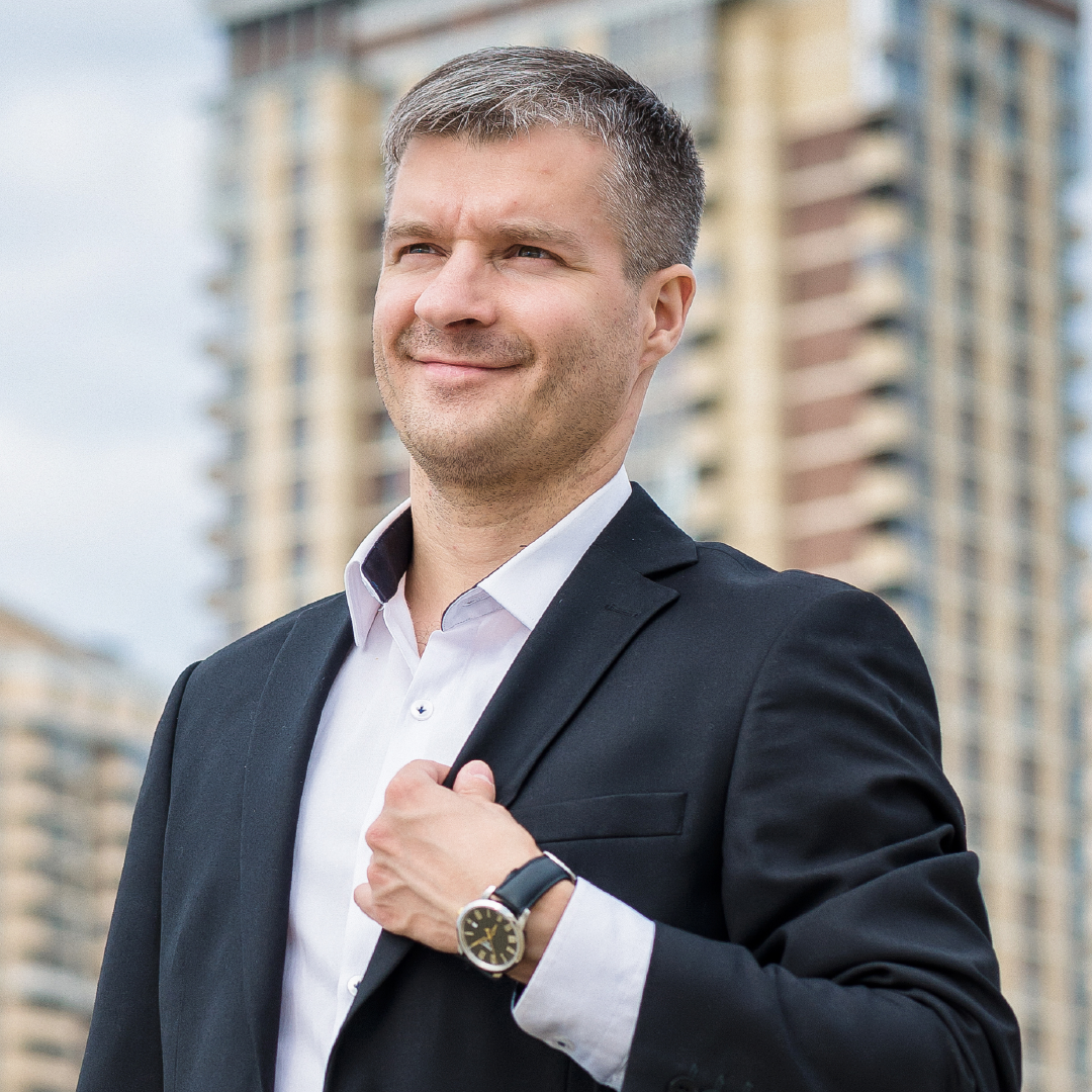 Антон Артамонов