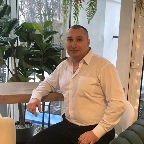 Андрей Перов