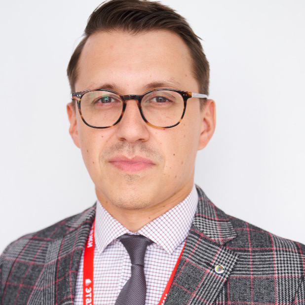 Михаил Пивоваров