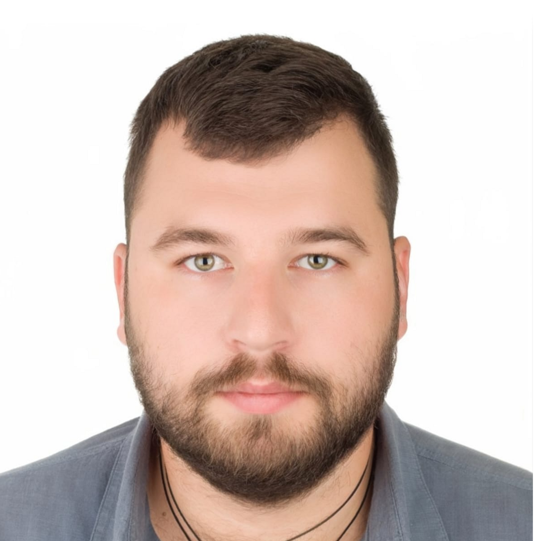 Роман Титов