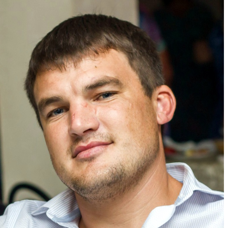Александр Плохотнюк