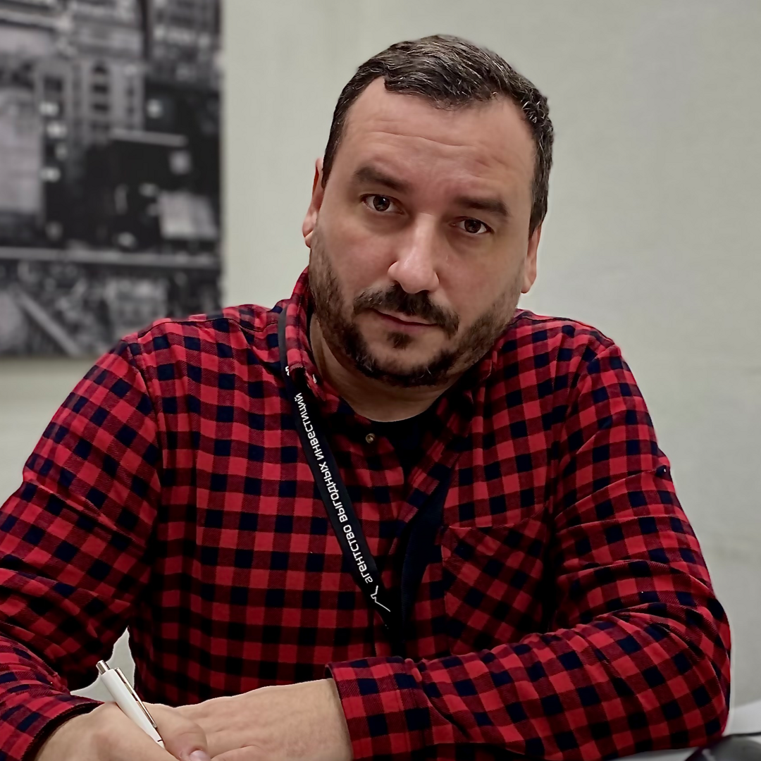 Олег Макаров