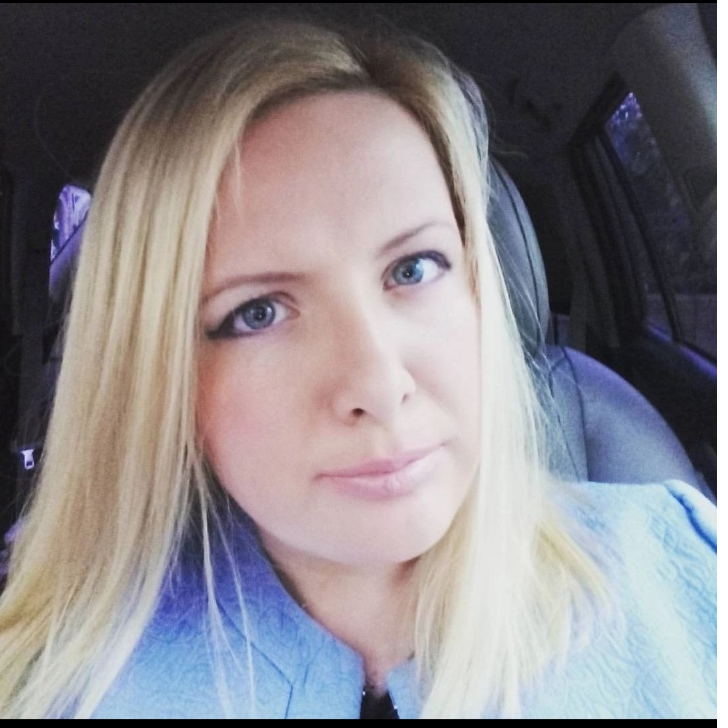 Анна Есина
