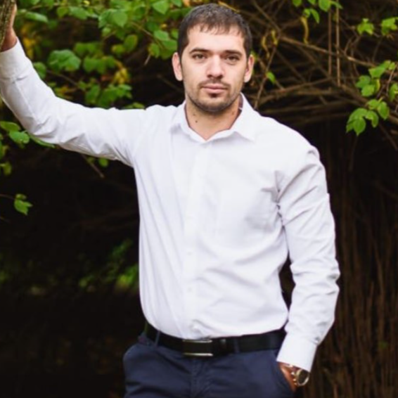 Руслан Семенов