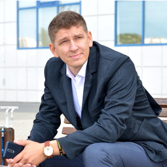 Роман Попов