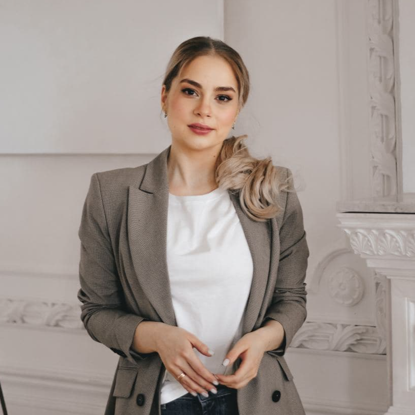 Арина Николаева