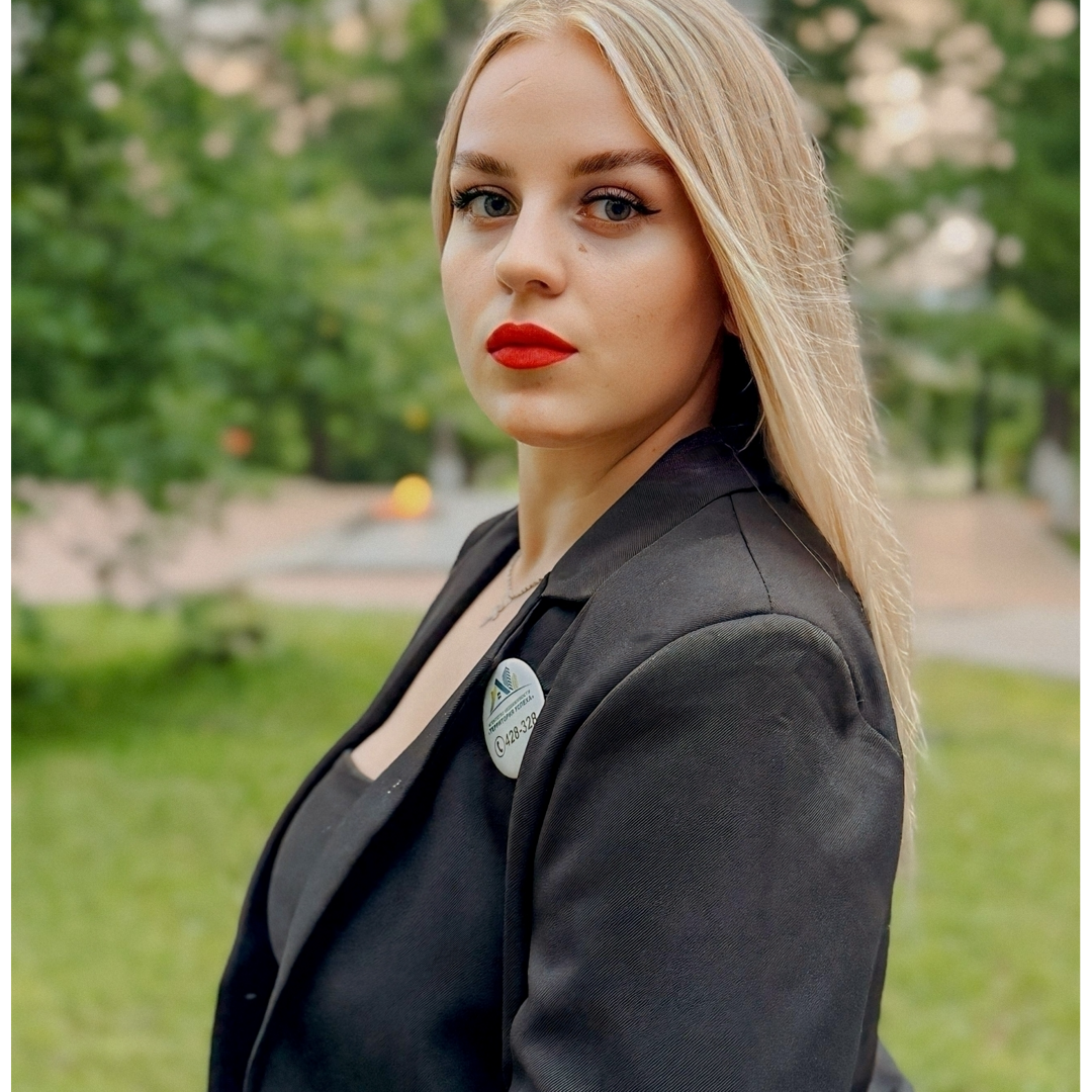 Анна Максимова