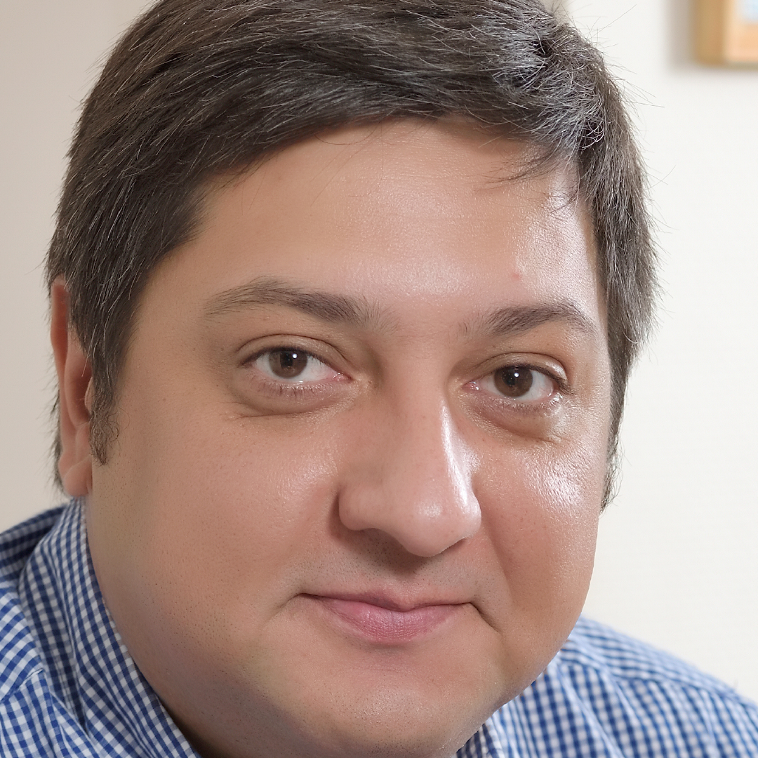 Антон Султанов