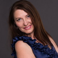Елена Година