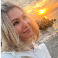 Юлия Ларина