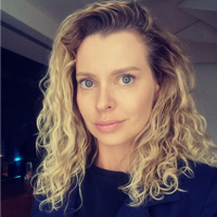 Алена Попова