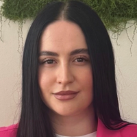 Алина Навродская