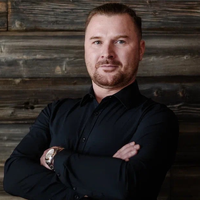 Антон Максимов