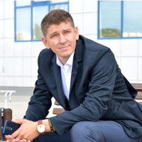 Роман Попов