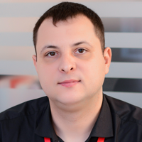 Роман Харапонов
