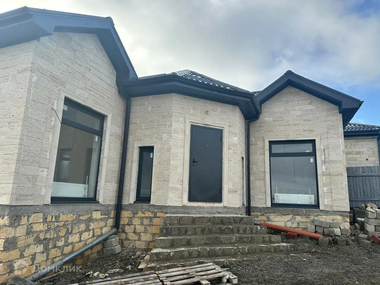 Проект дома «МЛ-1-002» компании ИП МАКСИМЧУК ЛАРИСА ВАСИЛЬЕВНА из материала Керамзитобетонные блоки площадью 80м² под ключ за 3200000₽ в Донецке | 1 этаж, 3 спальни, 1 санузел – Домклик