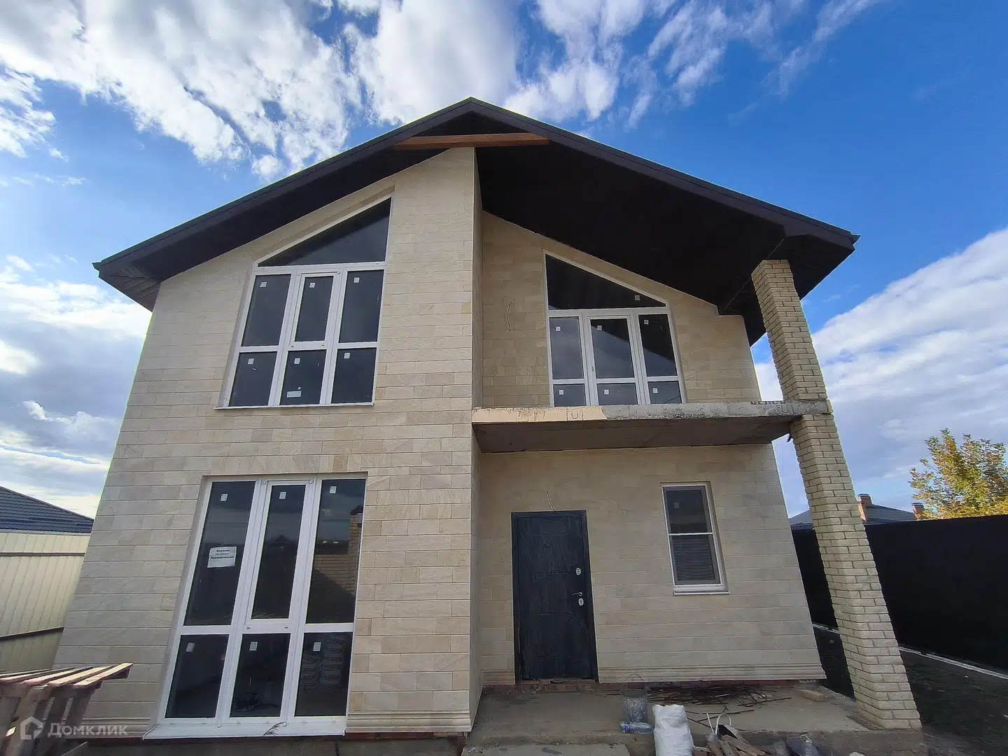 Проект дома «Шале Куршавель» компании АЛЬФАФИНАНССТРОЙ из материала Газобетонные блоки площадью 165м² под ключ за 8500000₽ в Донецке | 2 этажа, 5 спален, 2 санузла – Домклик