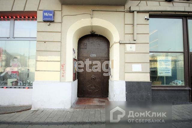 Порно әйелі қағазда кімнің мүшесін іздейді