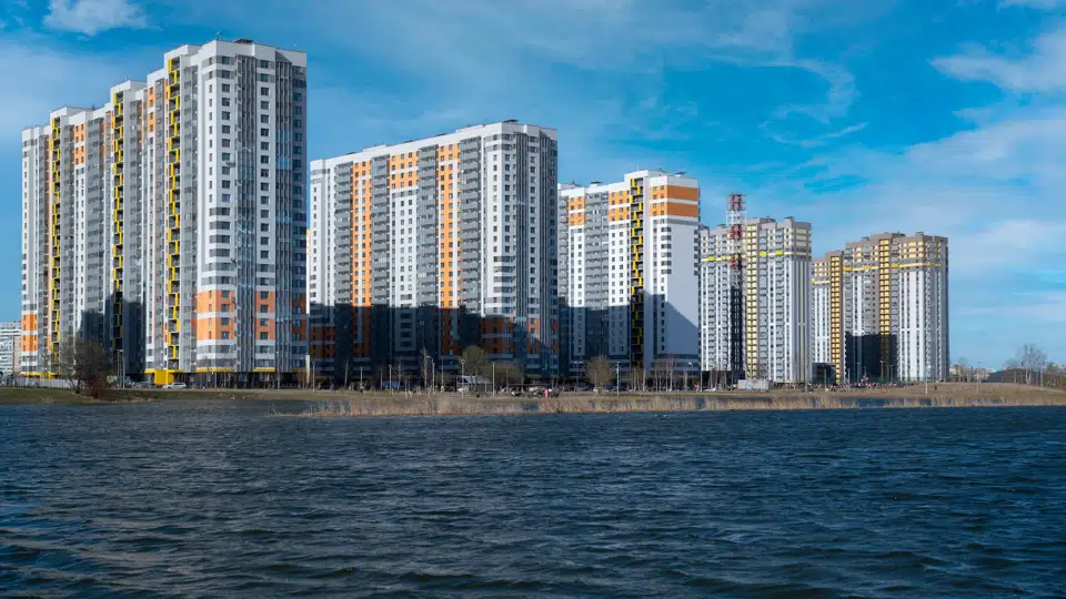 Жители Москвы стали в 2 раза чаще покупать недвижимость в других регионах