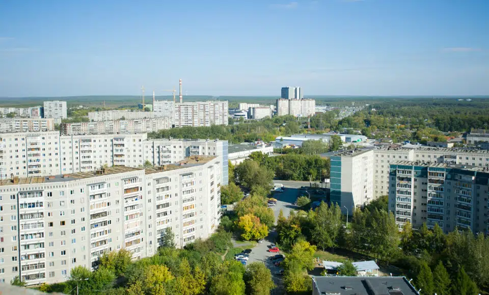 Сталинка: отличие от брежневки и хрущевки, плюсы и минусы квартиры-сталинки - Realt