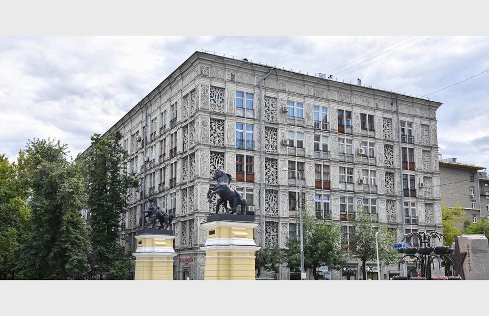 Почему этот дом на Ленинградском проспекте прозвали «ажурным», и какие тайны он хранит?