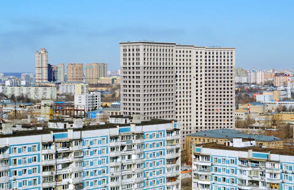 Около 600 тыс. россиян расселили из аварийного жилья