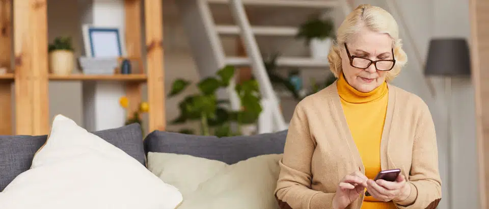 Мошенники крадут данные пенсионеров под предлогом проверки повышенных выплат