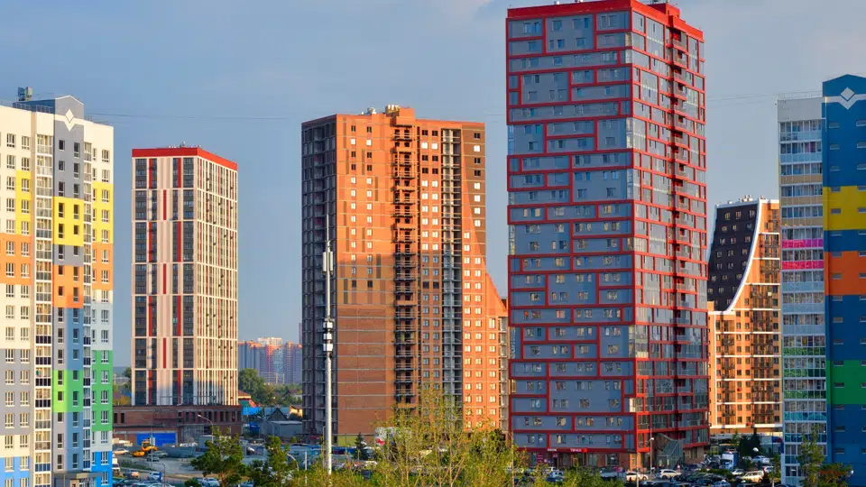 Еще в трех регионах России расселили аварийное жилье досрочно