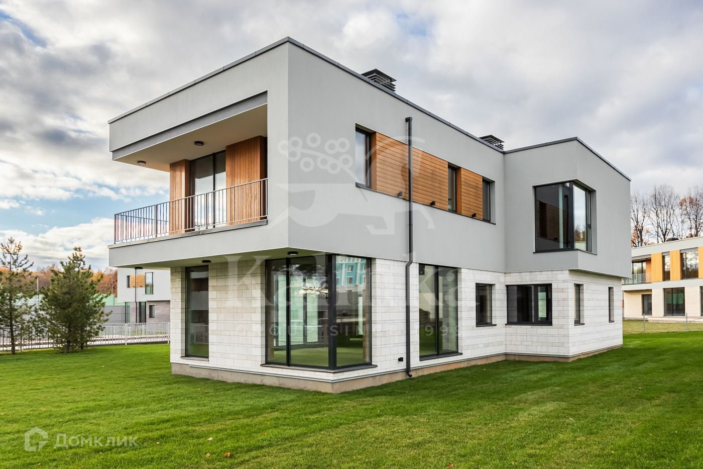 Dom, 421 m²