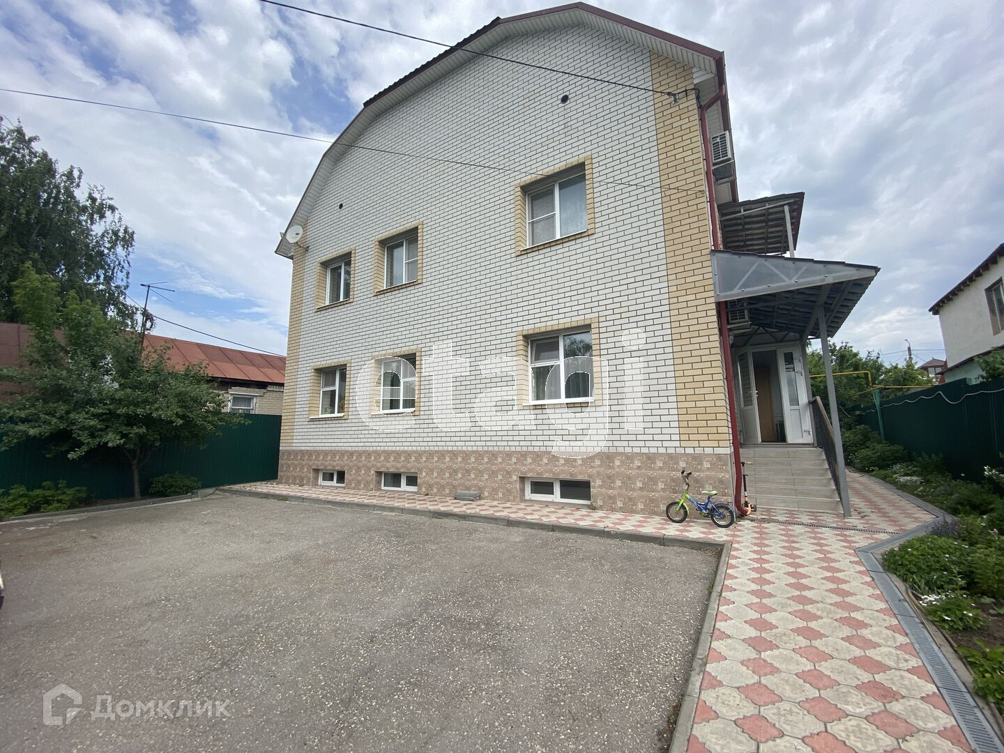 Купить дом, 446.8 м² по адресу Саратов, 3-я Силикатная улица, 48 за 22 900  000 руб. в Домклик — поиск, проверка, безопасная сделка с жильем в офисе  Сбербанка.