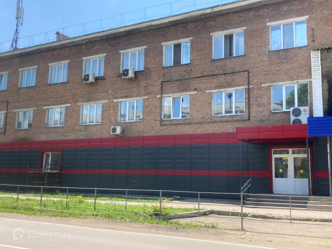 Снять торговое помещение, 340 м² по адресу Красноярский край, Рыбинский  район, Заозёрный, улица Мира, 16, 1 этаж по цене 179 973 руб. в месяц -  Домклик — поиск, проверка, безопасная сделка с недвижимостью в офисе  Сбербанка.