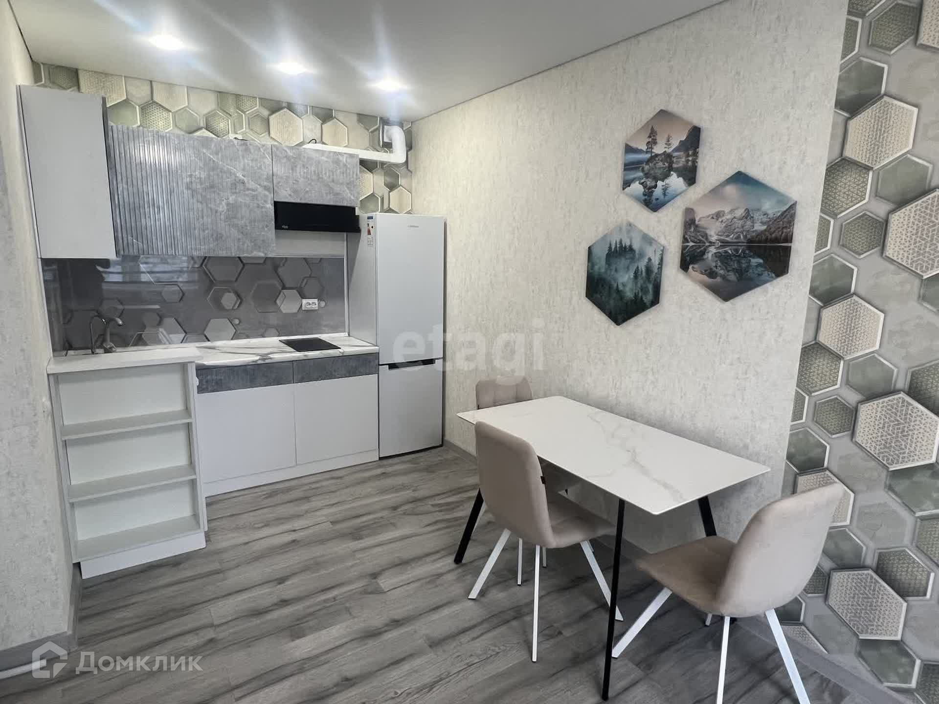 Снять 1-комнатную квартиру, 40 м² по адресу Тюмень, Харьковская улица, 72Б,  10 этаж по цене 35 000 руб. в месяц - Домклик — поиск, проверка, безопасная  сделка с жильем в офисе Сбербанка.