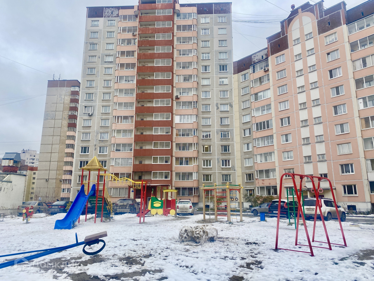 Екатеринбург, ул. Щорса, 105 детская площадка