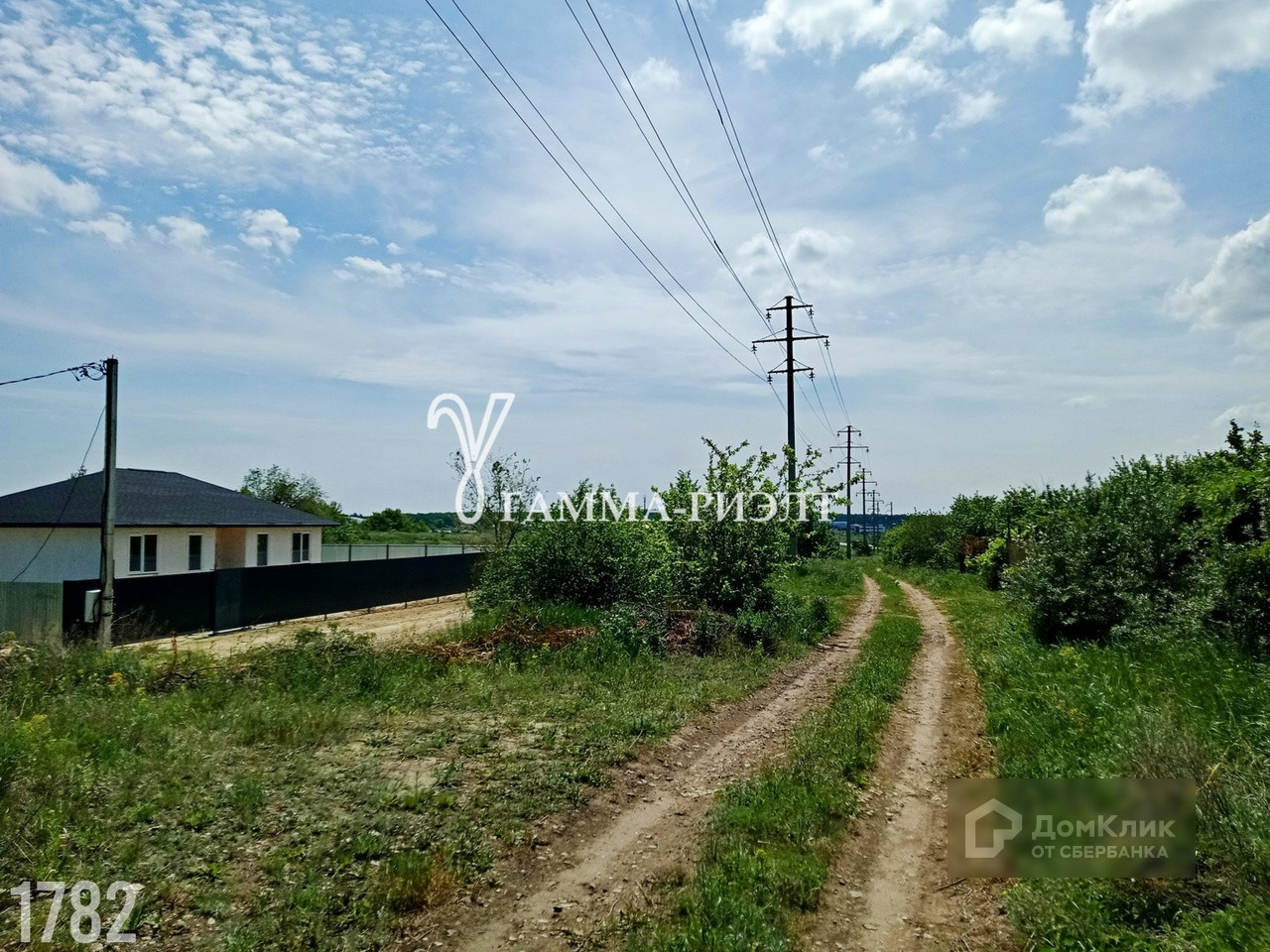 Участок саратовская. Участок земли. Земельный участок одна сотка. 6 Соток земли. Сотка земли фото.