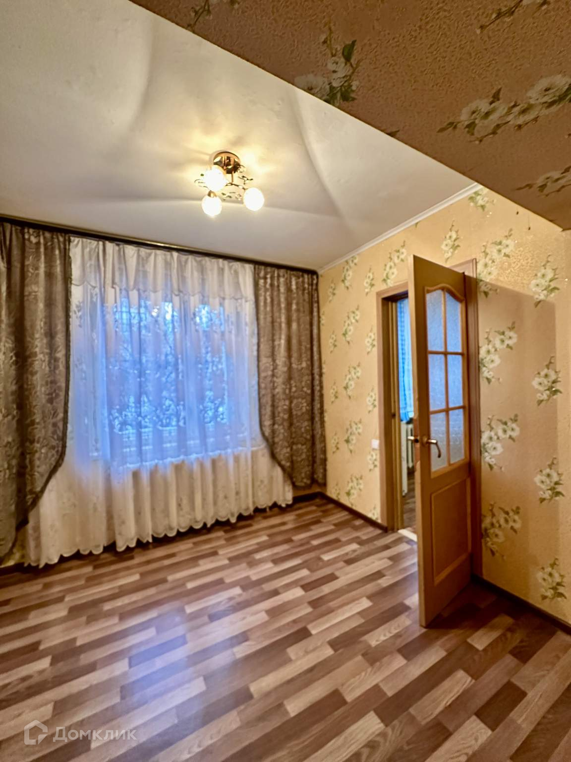 2 комнатная квартира в пскове. Рижский проспект 53 Псков. Рижский 53 Псков. Рижский 53 Псков фото.