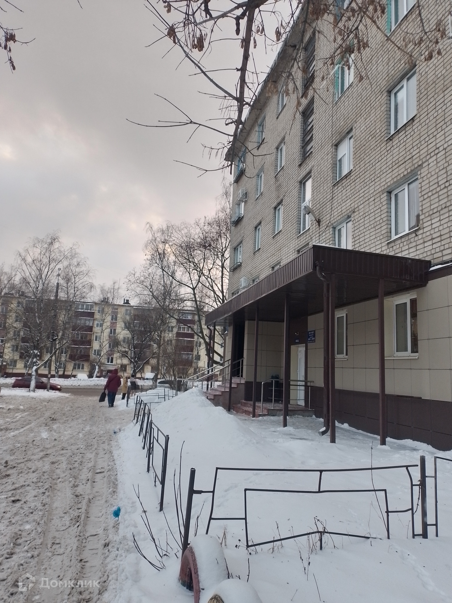 Снять комнату в 1-комн. квартире, 12 м² по адресу Курск, Сумская улица, 37Б/ 2, 2 этаж по цене 7 000 руб. в месяц - Домклик — поиск, проверка,  безопасная сделка с жильем в офисе Сбербанка.