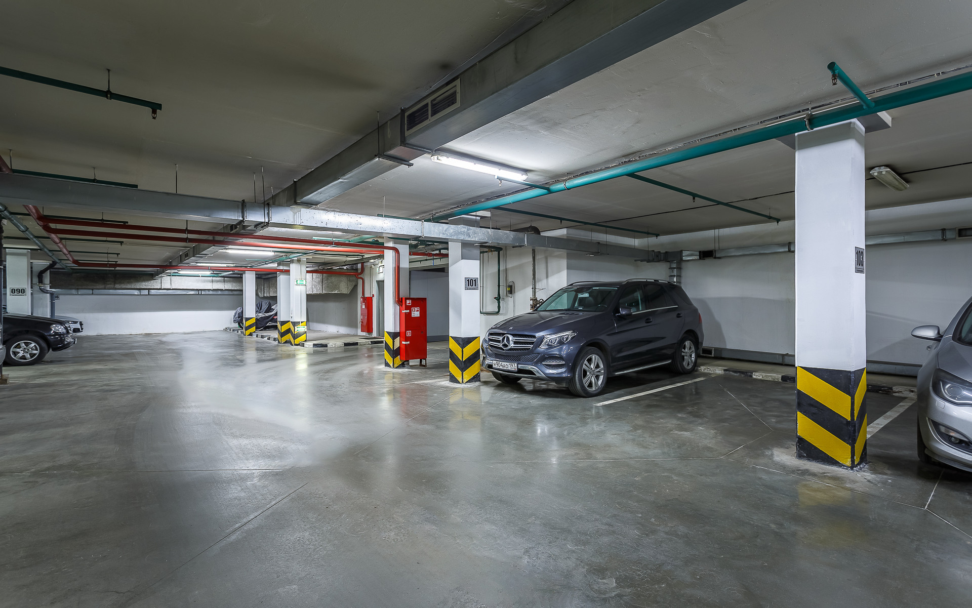 75 парковочных мест на Краснодонской улице выставят на торги