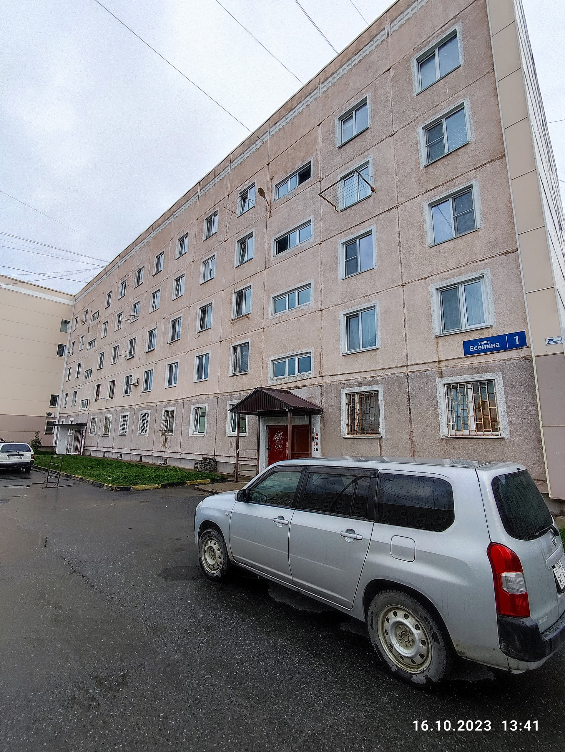 Купить 2-комнатную квартиру, 49.5 м² по адресу Сахалинская область,  Южно-Сахалинск, улица Есенина, 1, 3 этаж за 8 100 000 руб. в Домклик —  поиск, проверка, безопасная сделка с жильем в офисе Сбербанка.