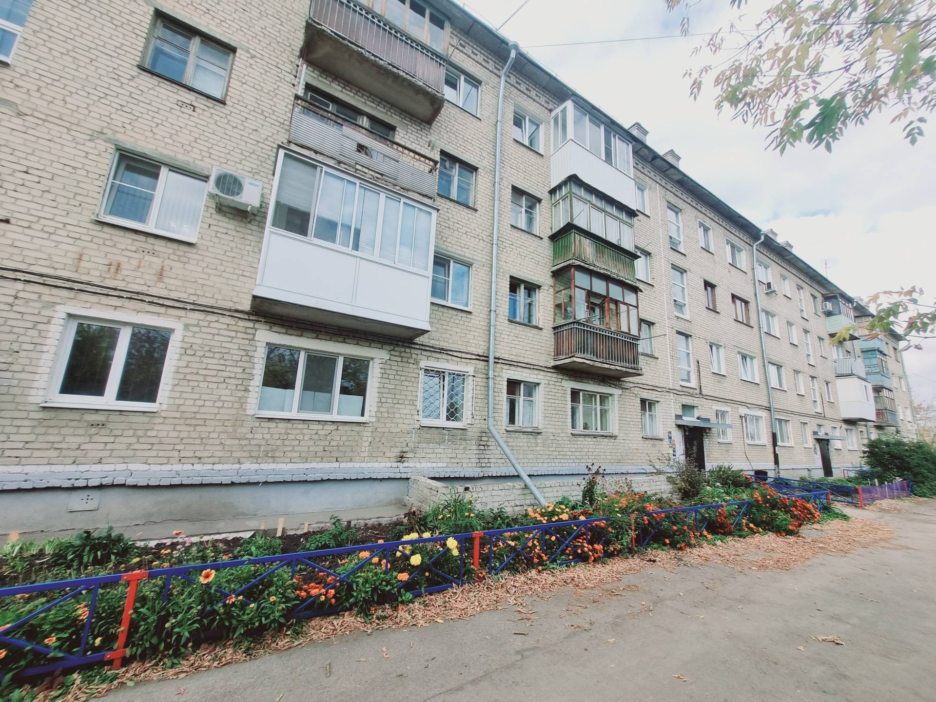 Красное&белое, г Ревда, ул. Олега Кошевого 20а