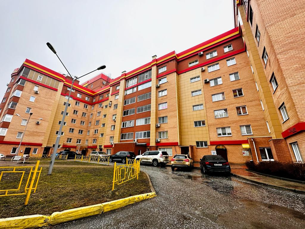 Купить 3-комнатную квартиру, 93.9 м² по адресу Киров, улица Сурикова, 14А,  2 этаж за 11 250 000 руб. в Домклик — поиск, проверка, безопасная сделка с  жильем в офисе Сбербанка.