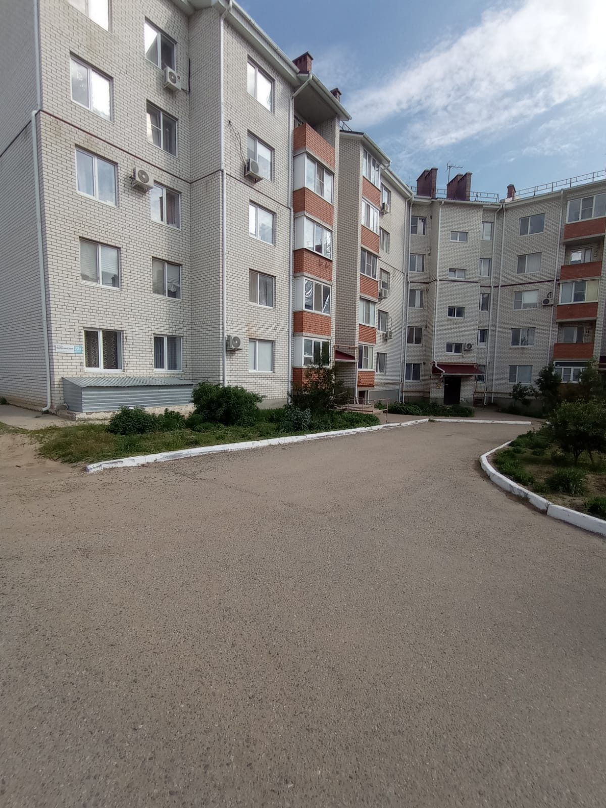 Купить 3-комнатную квартиру, 58.7 м² по адресу Республика Калмыкия, Элиста,  Калачинская улица, 22Вк2, 1 этаж за 4 260 000 руб. в Домклик — поиск,  проверка, безопасная сделка с жильем в офисе Сбербанка.